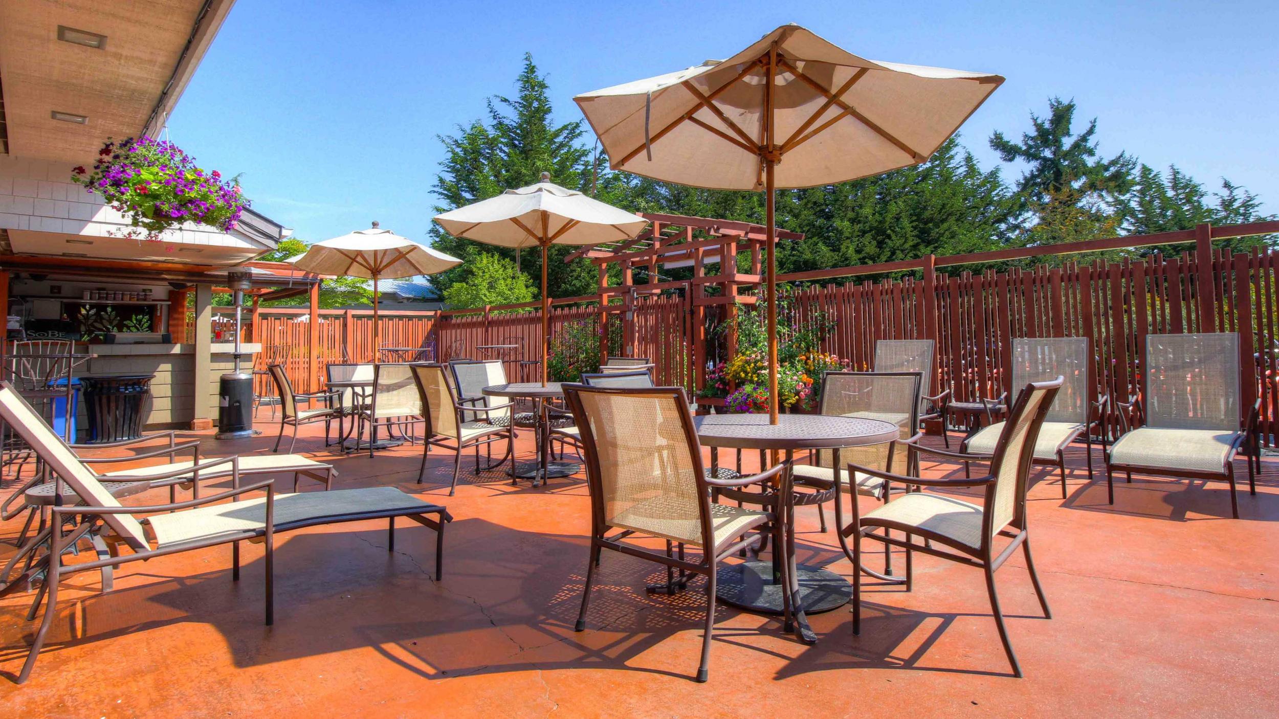 Pool & Day Spa Earthbox Inn